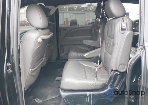 2010 Honda Odyssey Touring z USA, uszkodzony, nr VIN 5FNRL3H96AB049919